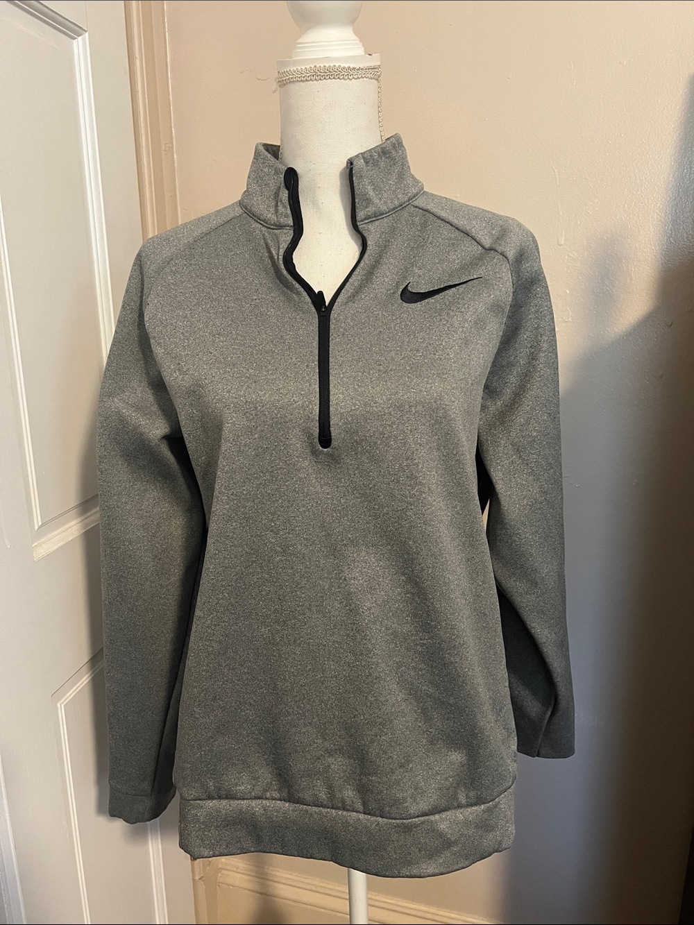 Nike Women’s Gray Quarter-Zip Crew Neck Pullover Sweatshirt